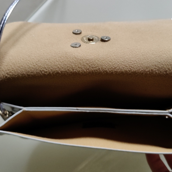 Silver white sling bag new - Picture 3 of 5